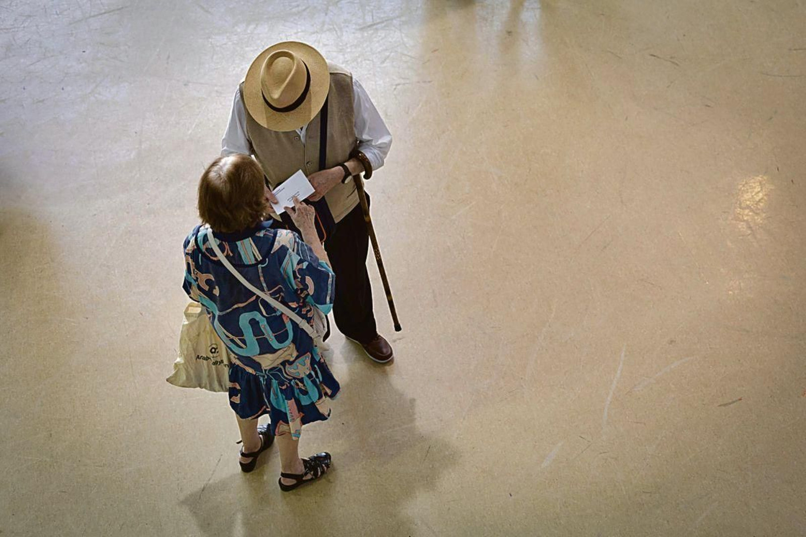 La soledad no deseada o el aislamiento amenazan la salud mental de los mayores.