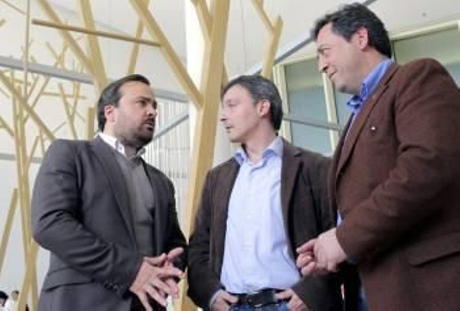 Cuiña, Bascuas y Chorén, conversando en Santiago. (Foto: LAVANDEIRA JR)