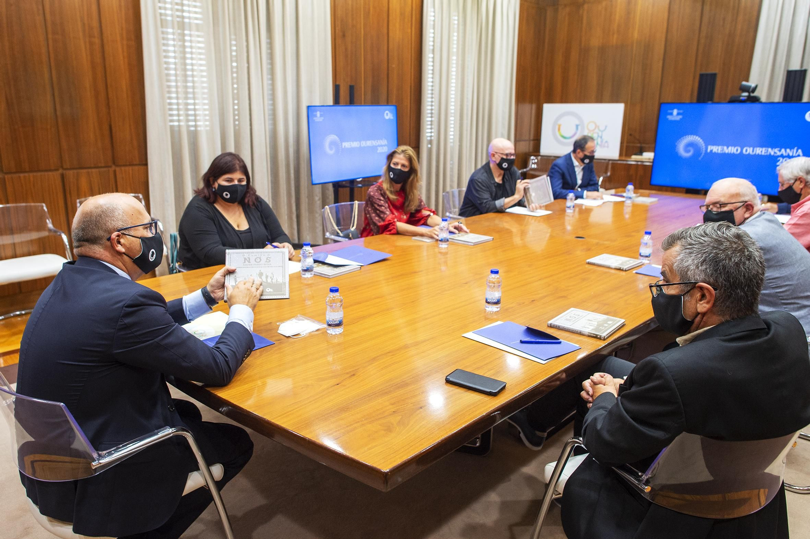 Manuel Baltar presidió la reunión en la que María Neira salió elegida Premio Ourensanía 2020.