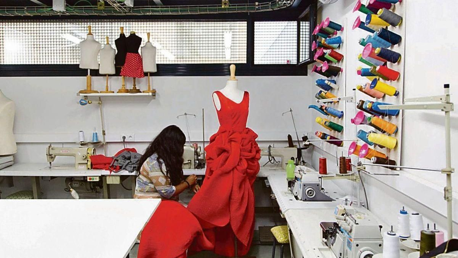 Taller de costura del centro de formación especializado en Diseño de Moda, Pin Factory.