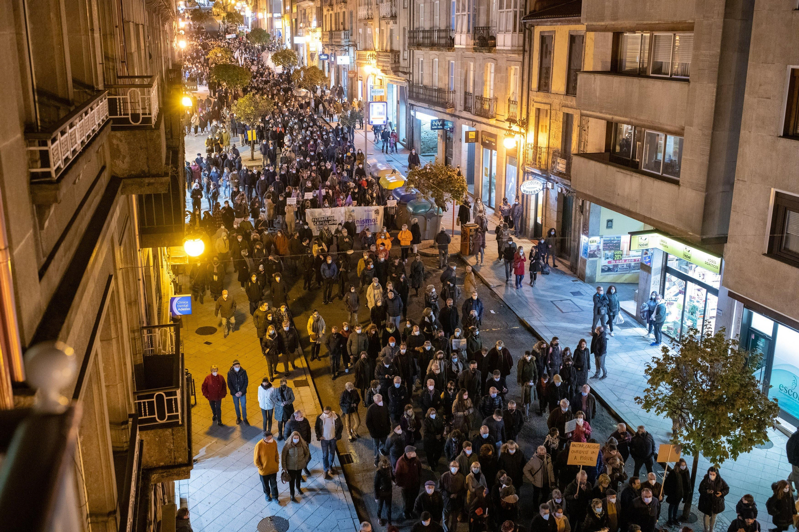 La manifestación de SOS Ourense colapsa la ciudad // FOTO: ÓSCAR PINAL