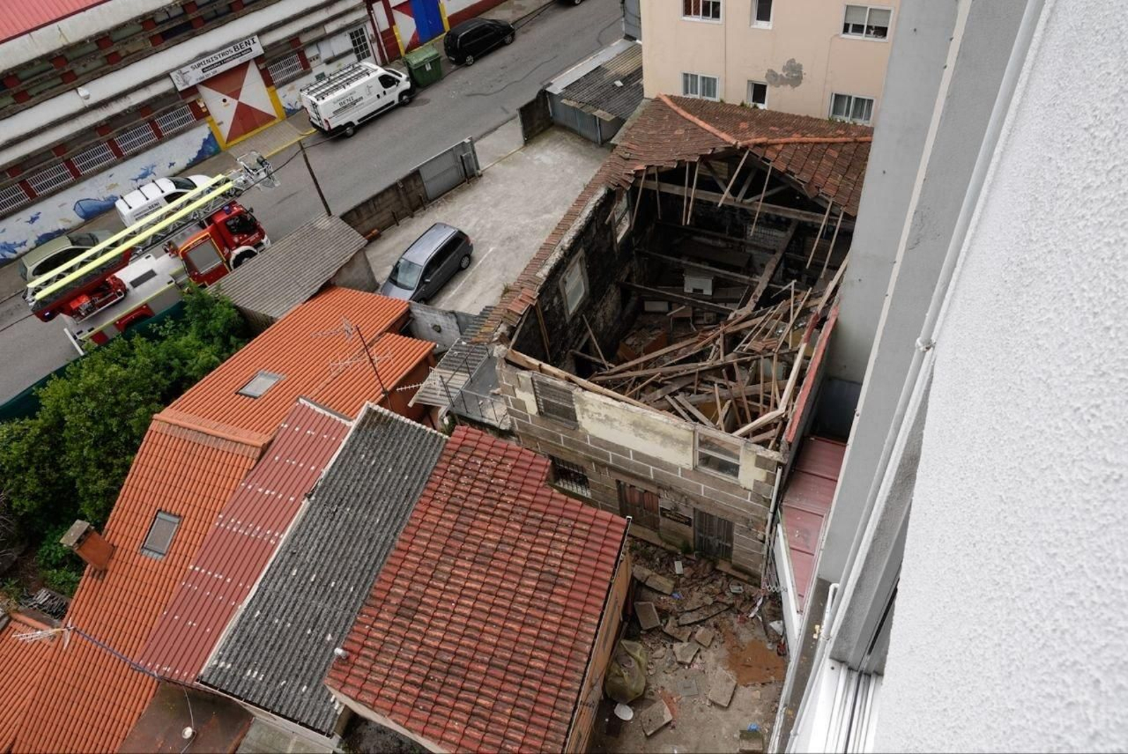 Vista aérea del estado de la vivienda tras el accidente.