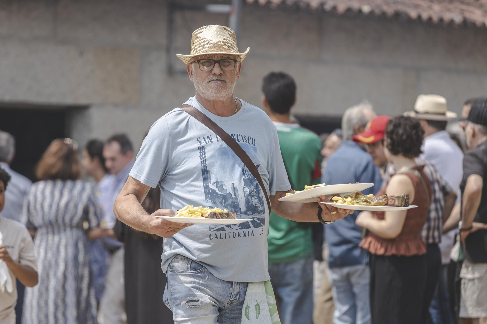 Galería |  Casi mil chuletones servidos este año en la fiesta de Garabás