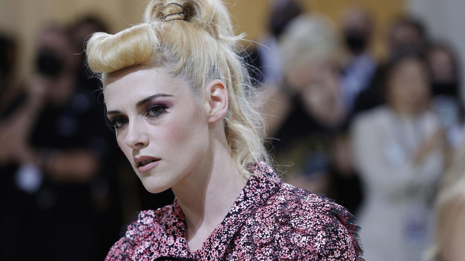 Kristen Stewart en la alfombra roja de la MET GALA 2021