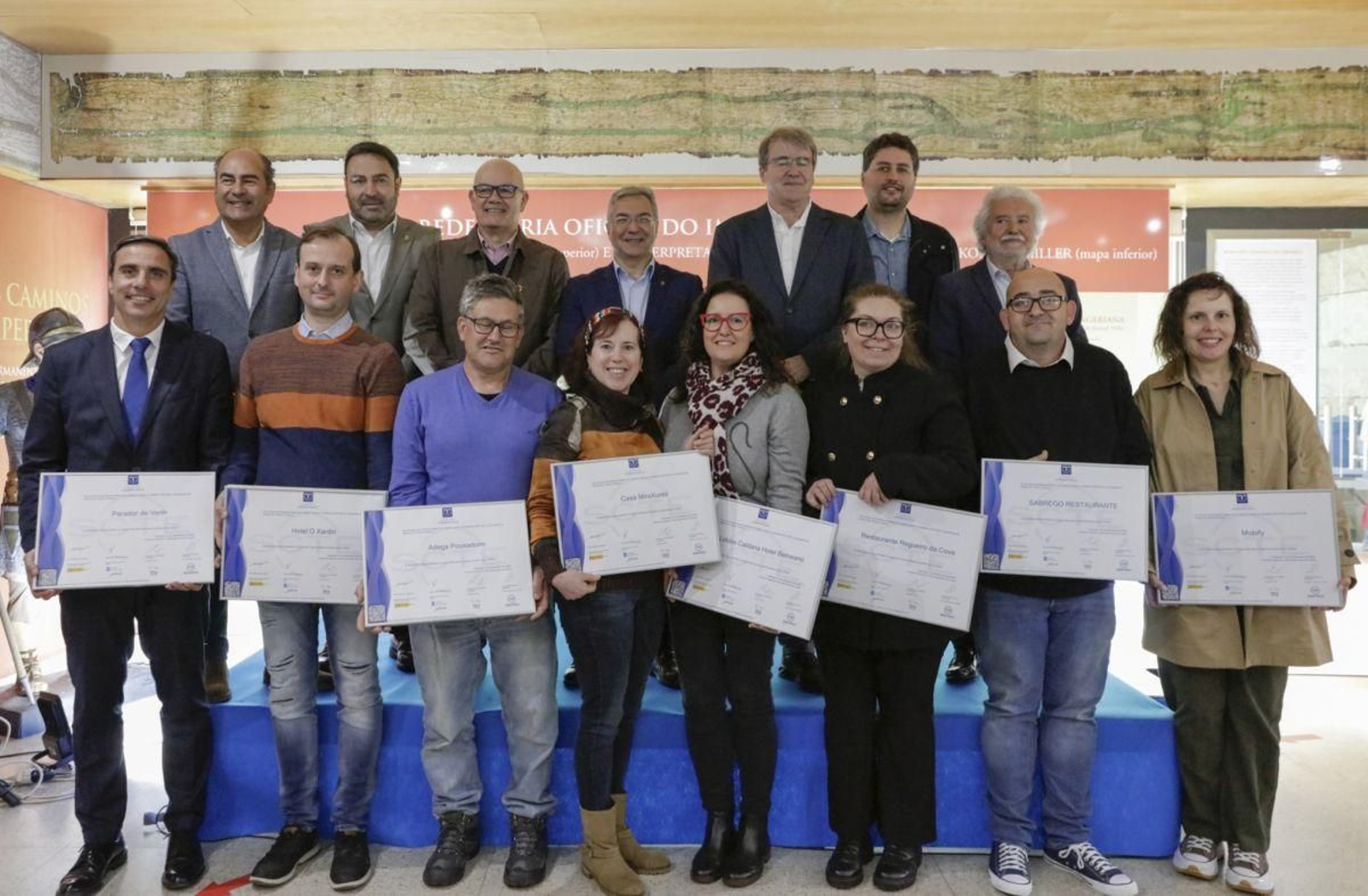 Foto de familia con los nuevos establecimientos adheridos.