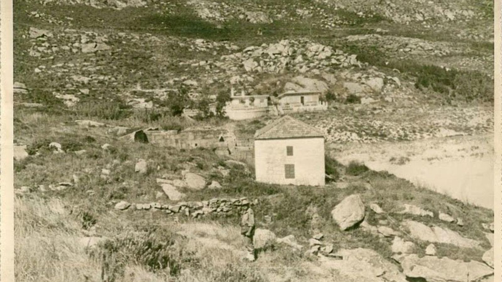 Imagen de Cíes en los años ciencuenta, ni un árbol.