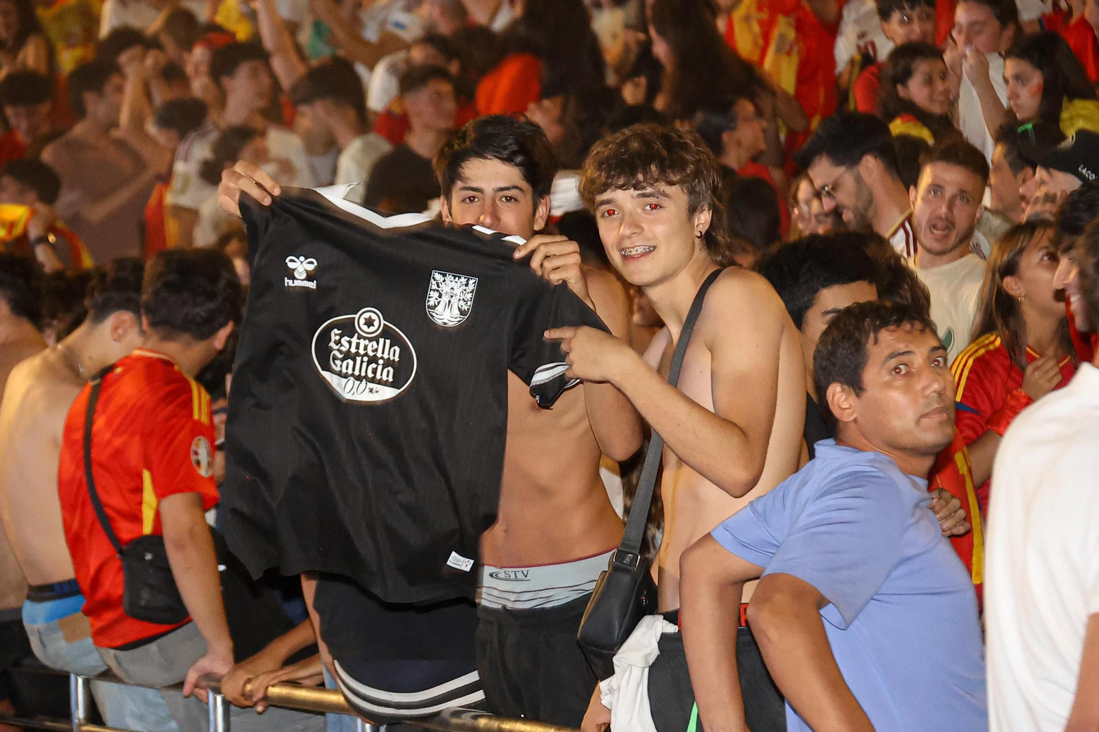 Galería | Vigo celebra la victoria de España en el Mundial 2026
