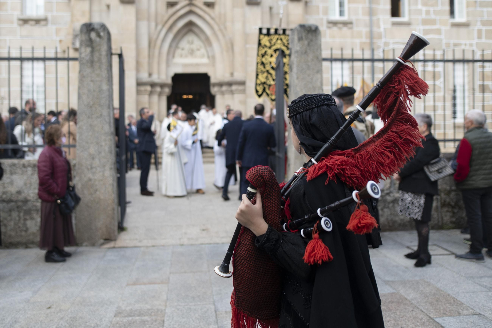 Galería | O Carballiño inicia su año jubilar tras la procesión de la Veracruz