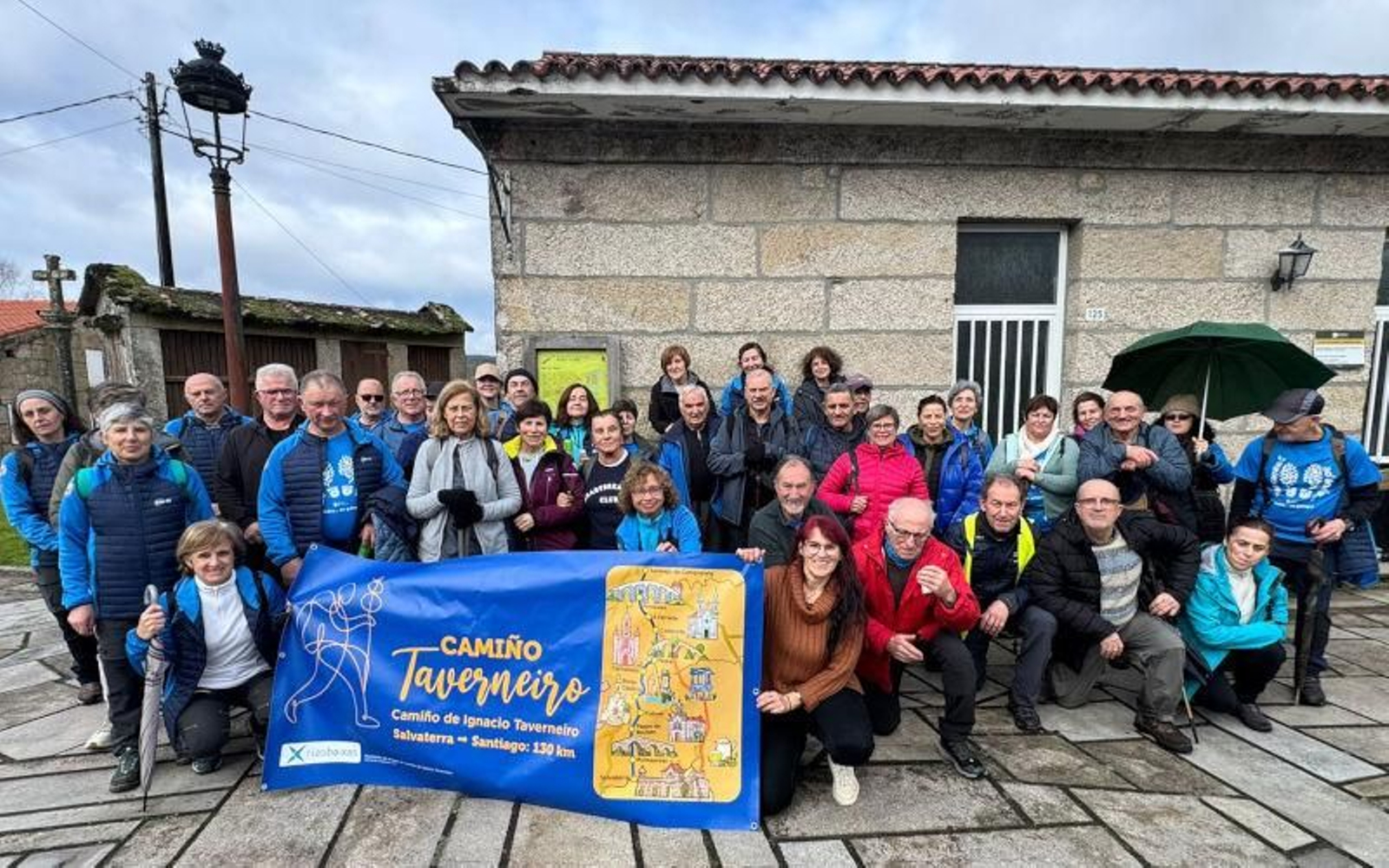 Un grupo de peregrinos en el Camiño Taverneiro, que parte de Salvaterra.