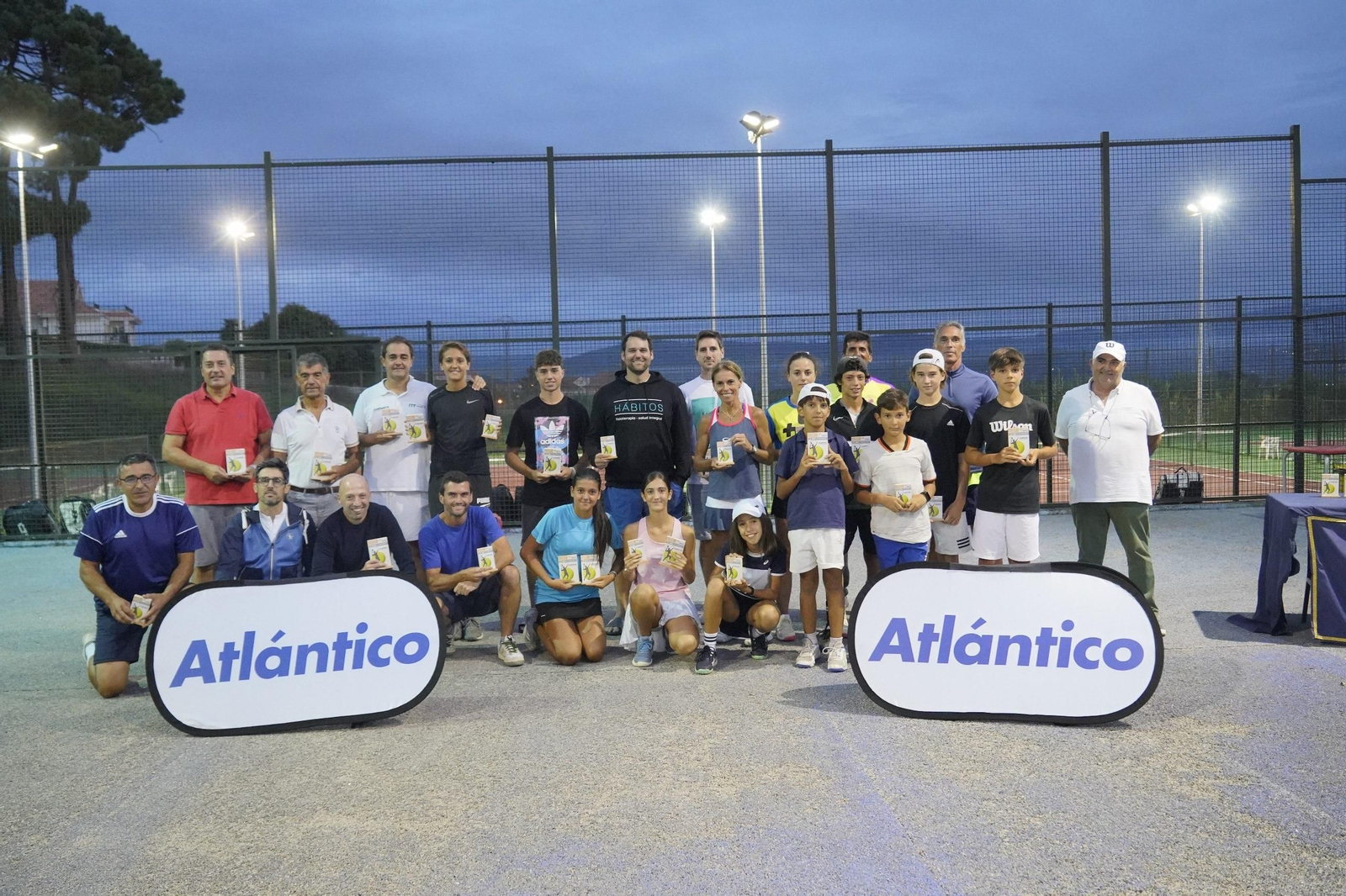 Foto de grupo en la entrega de premios de+Deporte Atlántico. // J.V. Landín