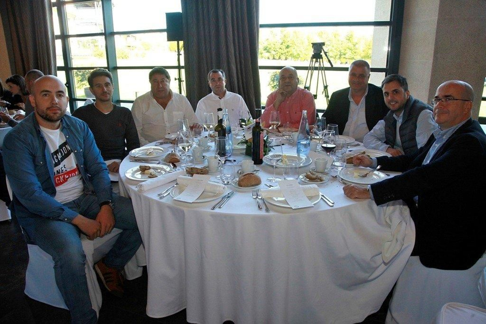 Pablo Domínguez, Adega das Caldas; Alejandro Tesouro, redactor de La Región; Jose Ramón Rodríguez, departamento de Publicidad de La Región; Eloi Tesouro, Servicios Funerarios Santa Eulalia; Venancio Fernández, departamento de Publicidad de Telemiño; Carlos Costas, Atlántico Diario; Rubén Gil, Tamarindo y CCA; Pichi Sierra, Sierra Joyeros y CCA.