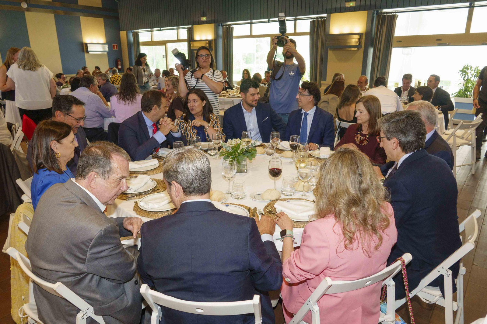 Galería | Emotiva despedida en Vigo al exjuez decano Germán Serrano