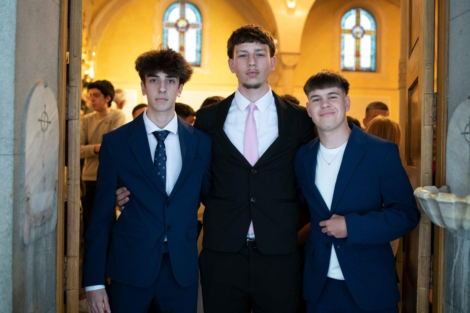 Dayron, Brais y Hugo elegantes en esta graduación.