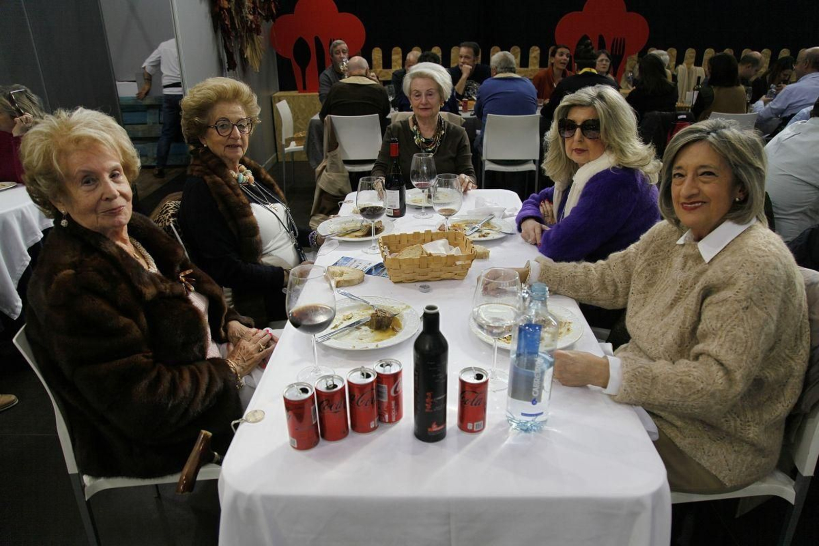 Cinco amigas eligieron Xantar para juntarse a comer un viernes.