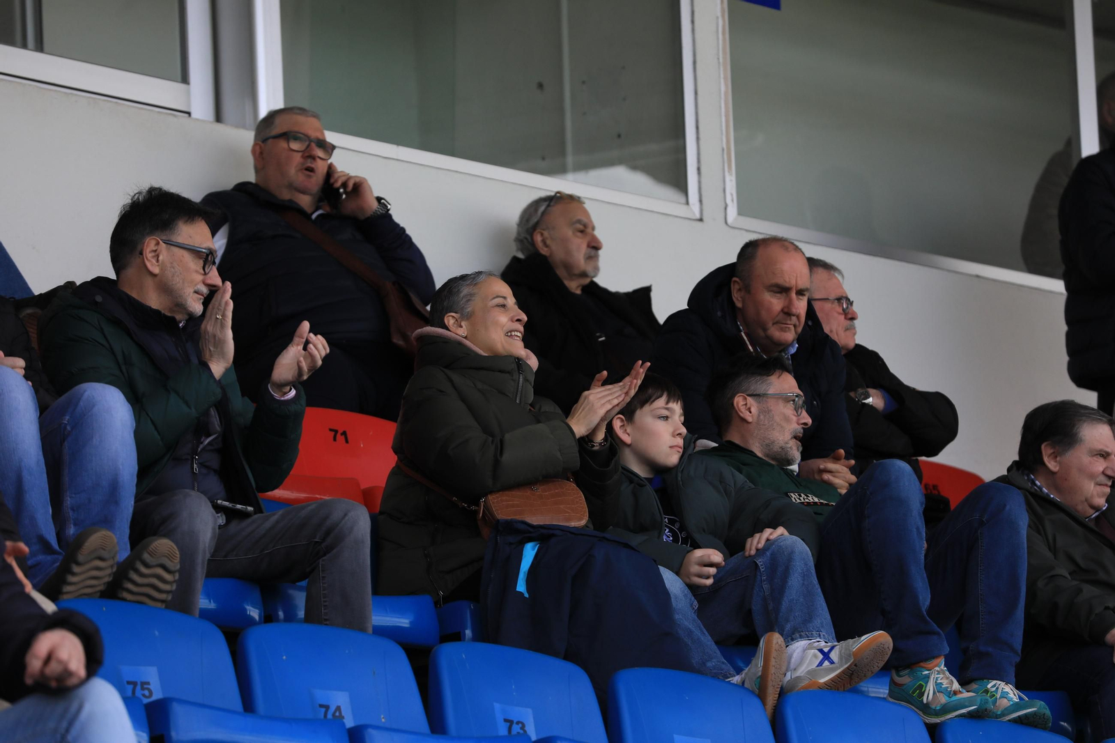 Galería | Goles y disfraces en el regreso del Ourense CF a O Couto