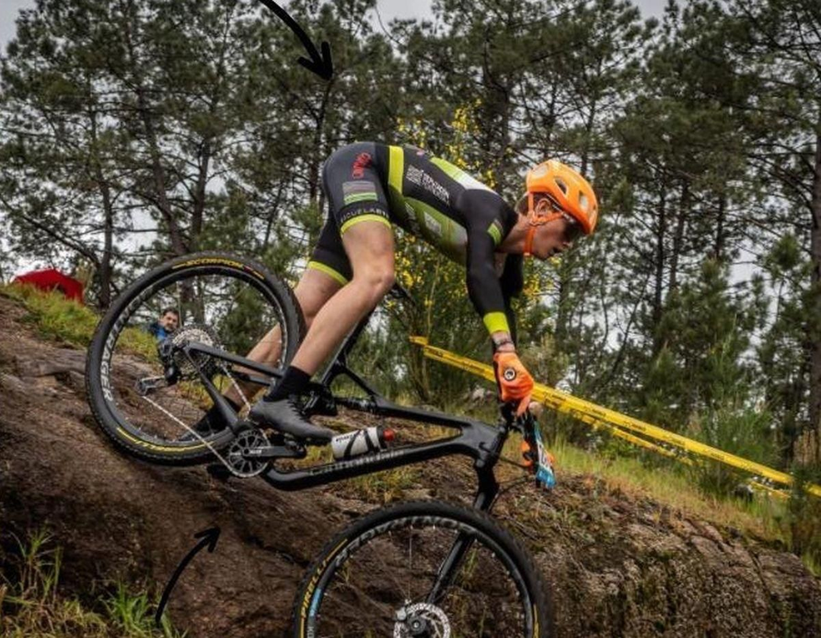 El vigués Nicolás Fernández refuerza el MBO redondelano.