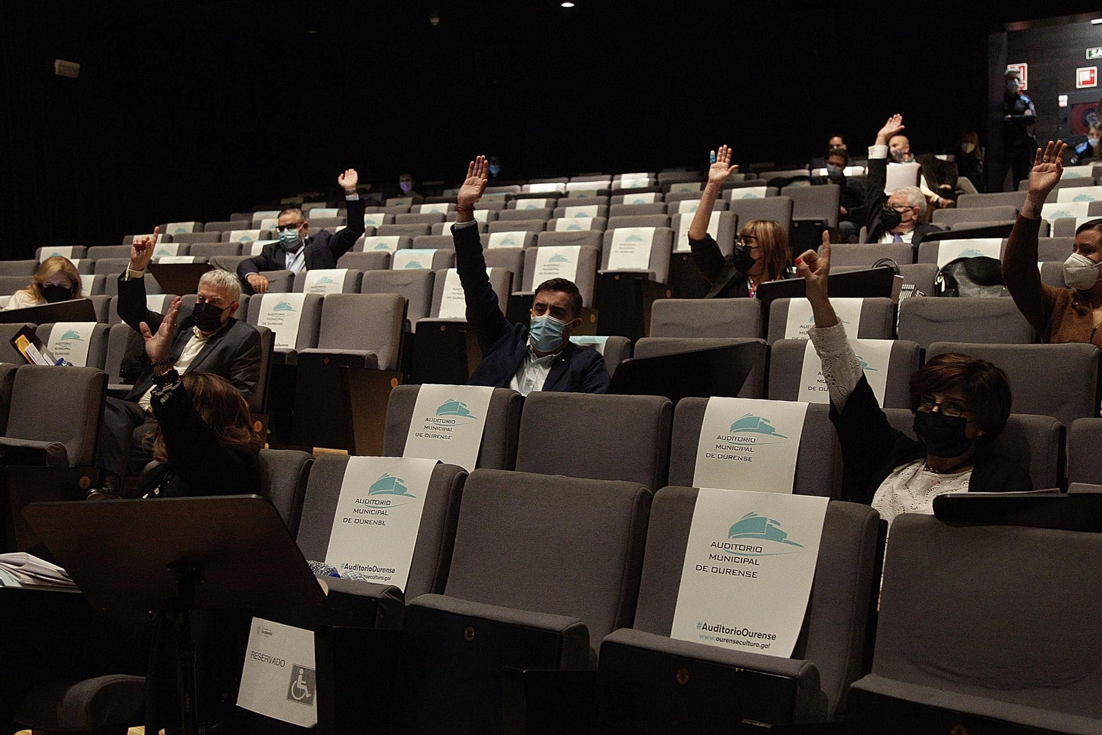 Votación en el último pleno. (MIGUEL ÁNGEL)