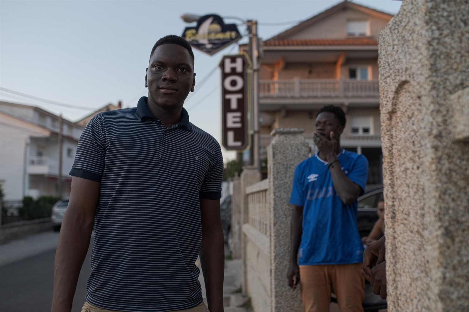 Jóvenes inmigarntes a su llegada a Sanxenxo
