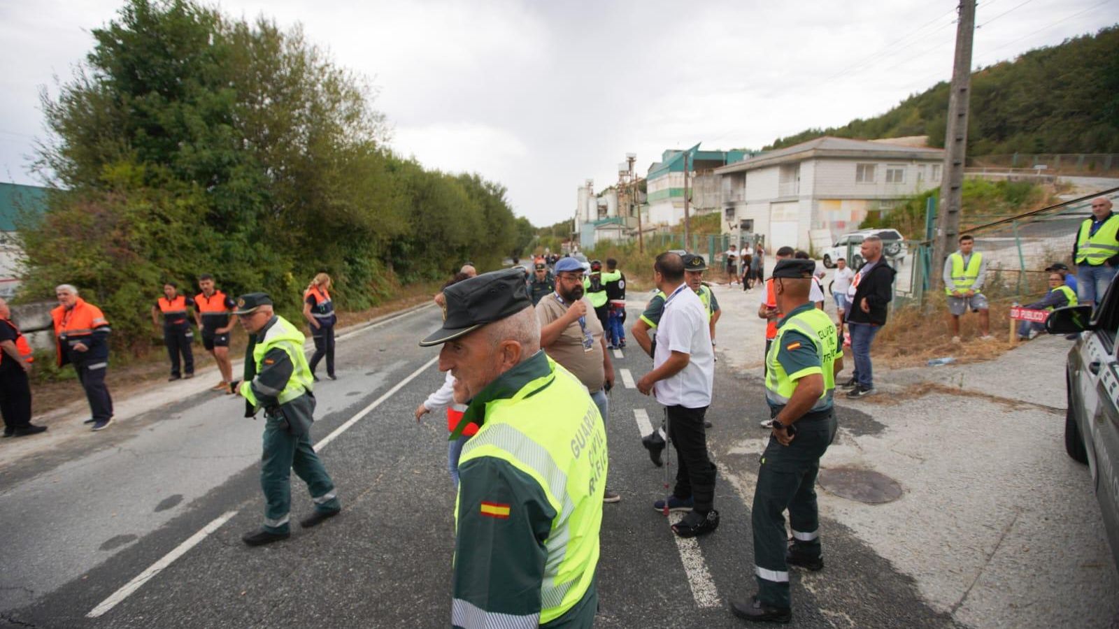 Gran despliegue de efectivos en el punto del accidente.