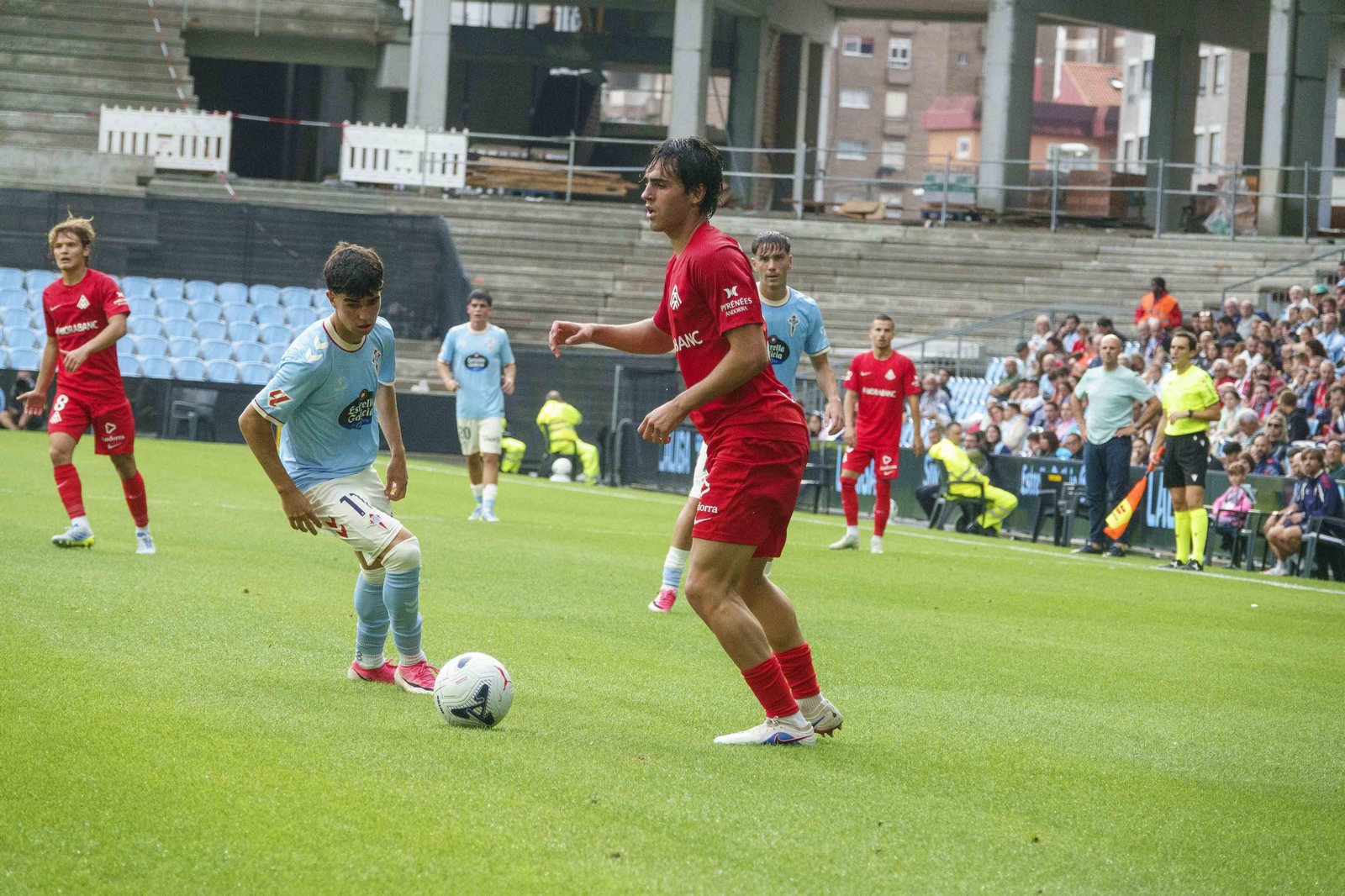 Galería | El Celta Fortuna se estrena como local en Segunda División