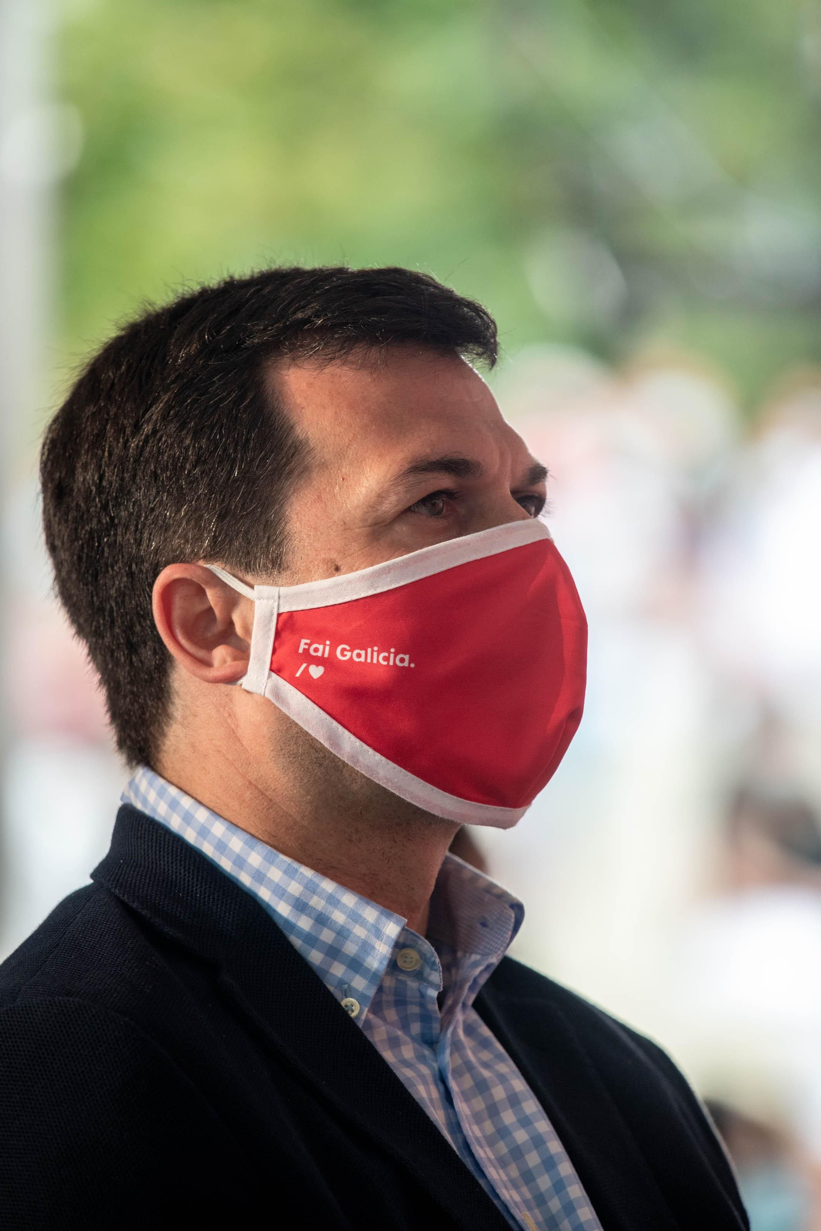 OURENSE (XARDÍNS DO POSÍO). 27/06/2020. OURENSE. El presidente del gobierno, Pedro Sánchez, acompaña al candidato a la Xunta de Galicia, Gonzalo Caballero y a Marina Ortega en un mitin del PSdeG-PSOE. FOTO: ÓSCAR PINAL