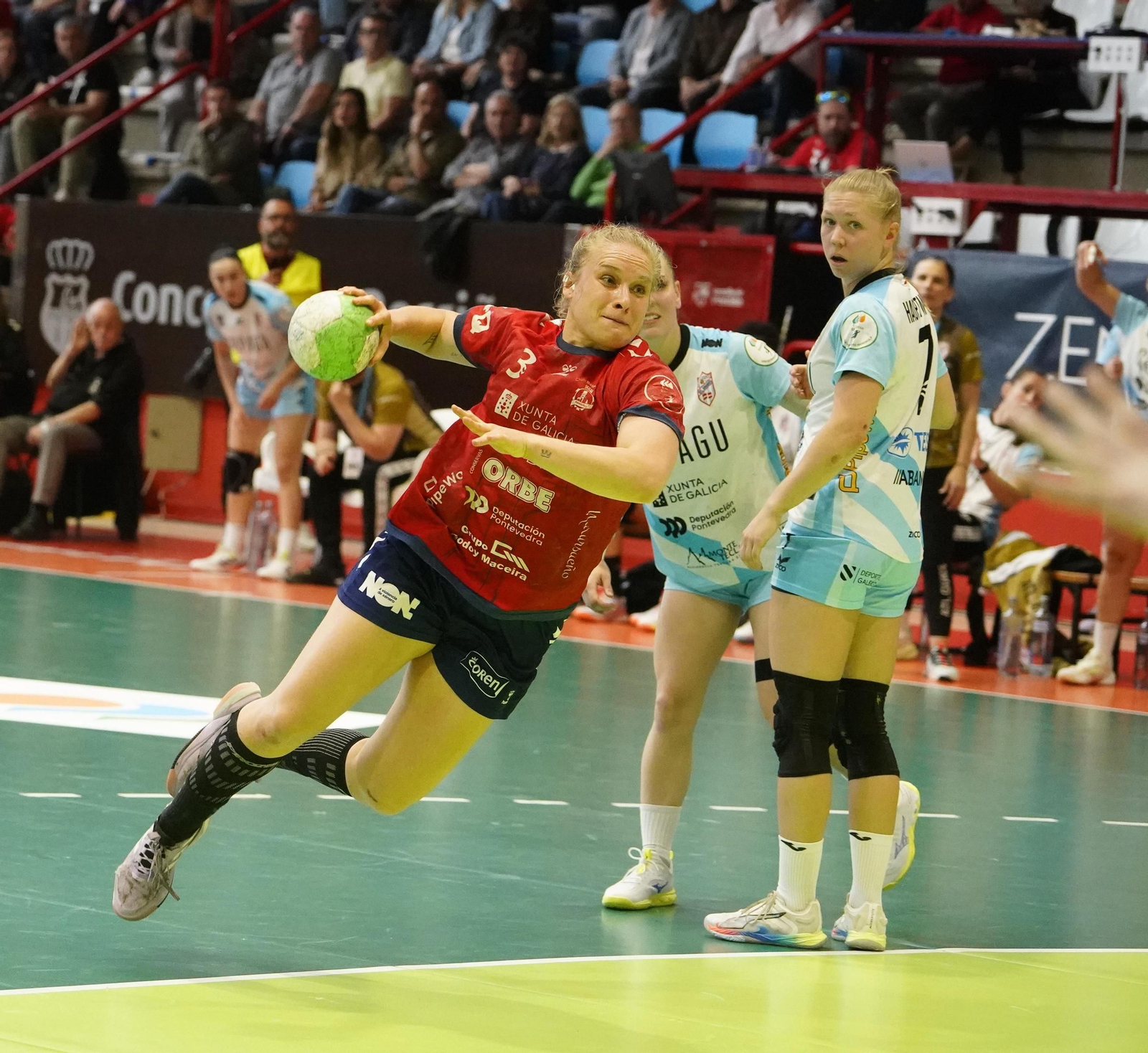 Galería | Porriño y Guardés se miden en el derbi femenino