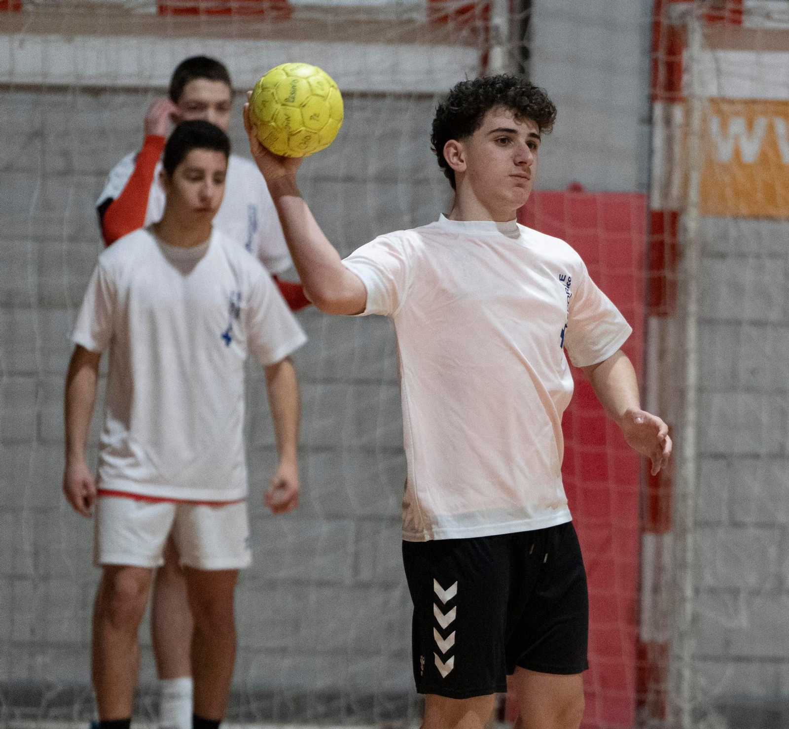 Galería | Chapela acoge un entrenamiento multigeneracional de balonmano