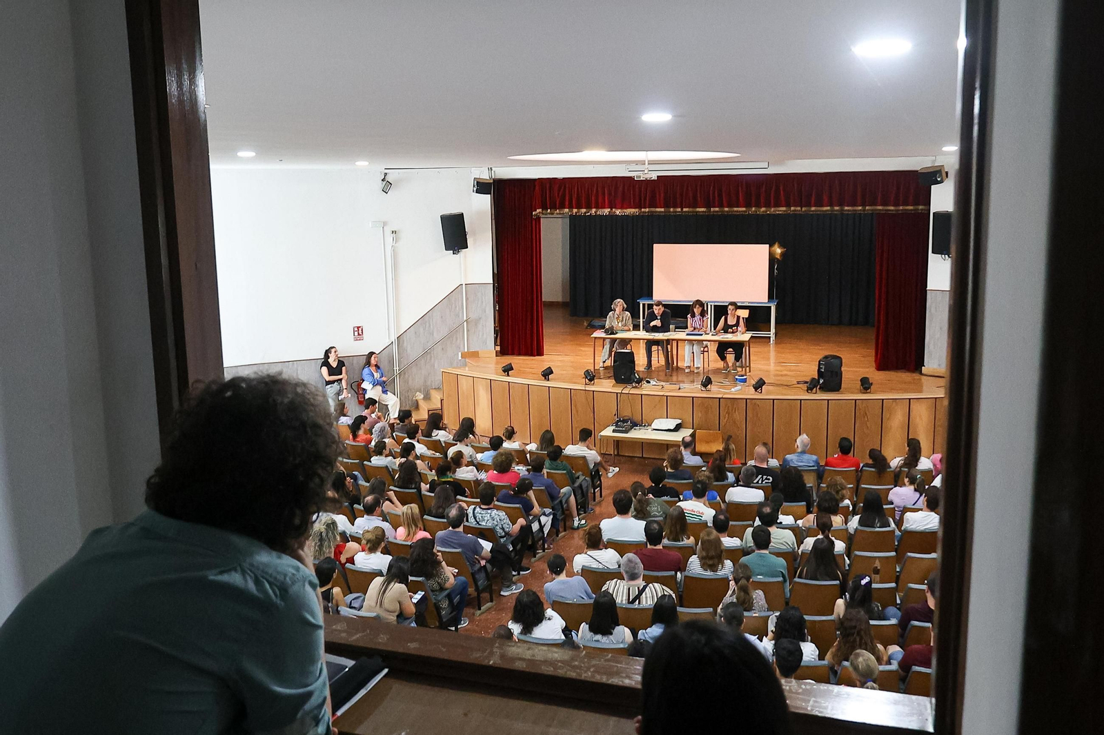 Galería | Más de 2.000 personas buscan plaza en las oposiciones de Educación en Vigo