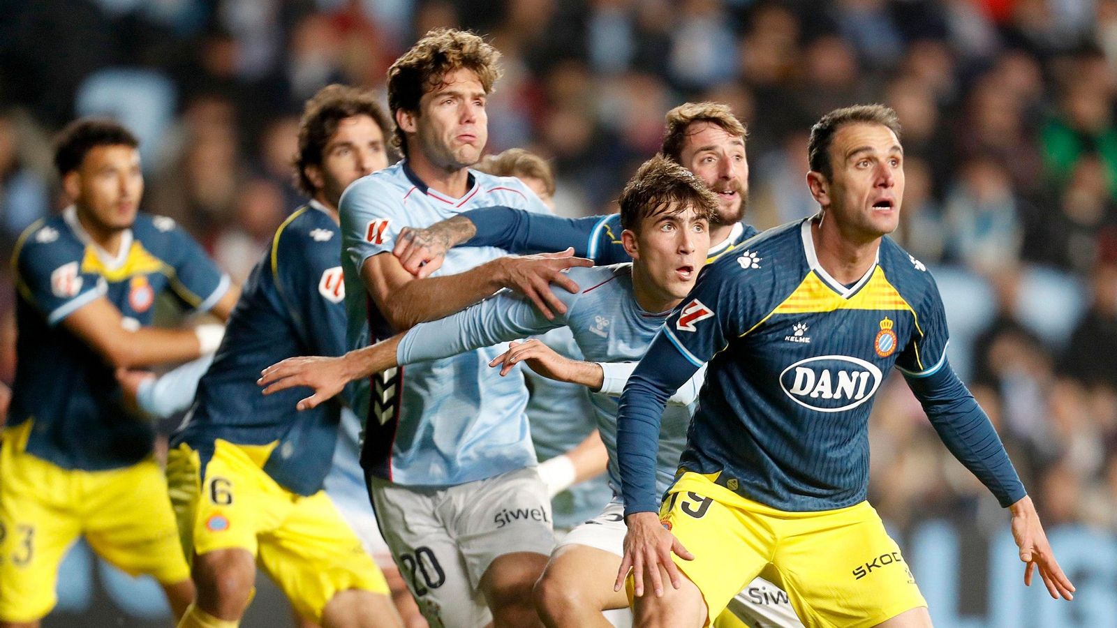 Galería | Decepción en Balaídos por la derrota del Celta ante el Espanyol