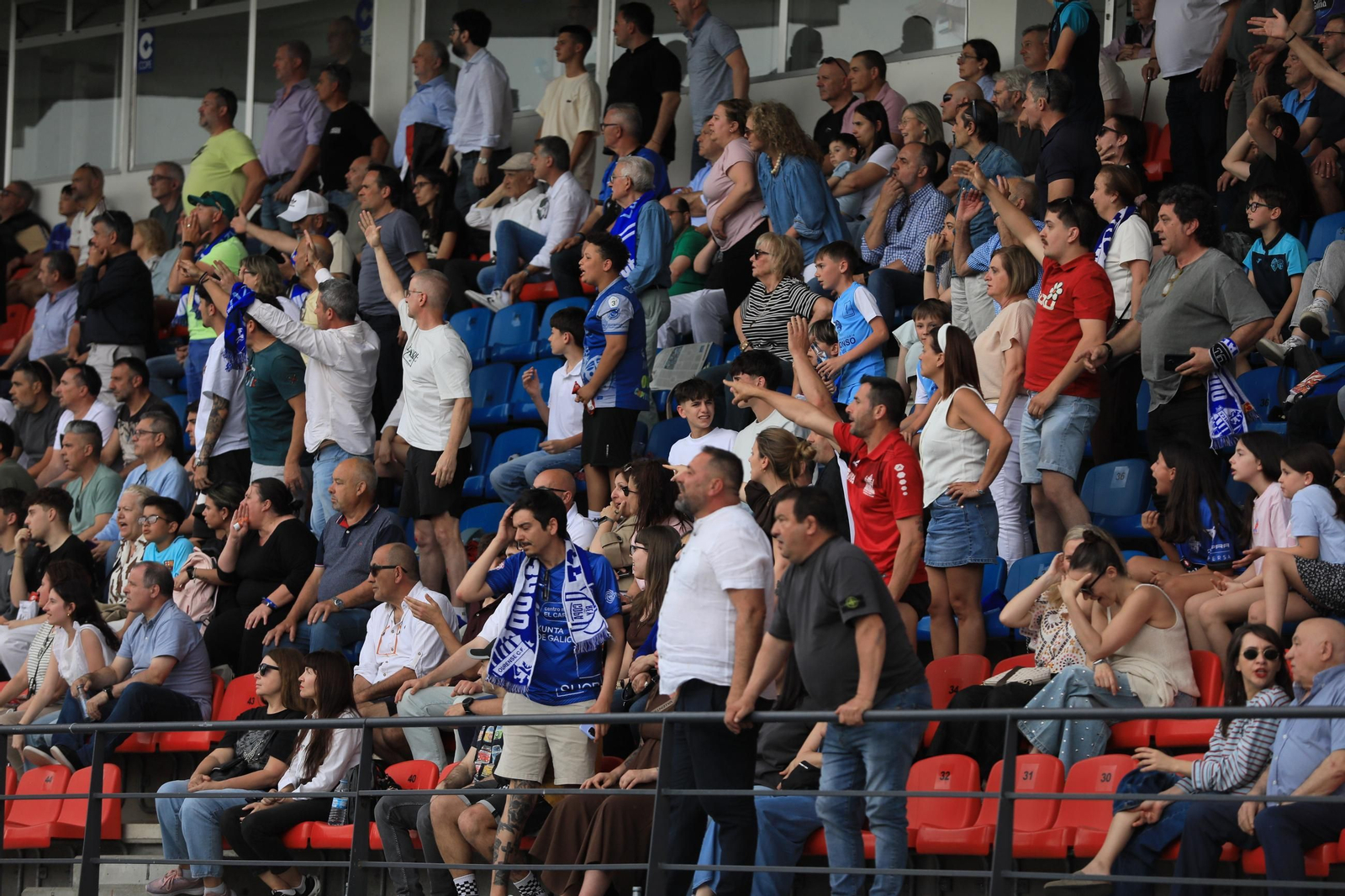 Galería | El Estadio de O Couto vive otra derrota, polémica, del Ourense CF