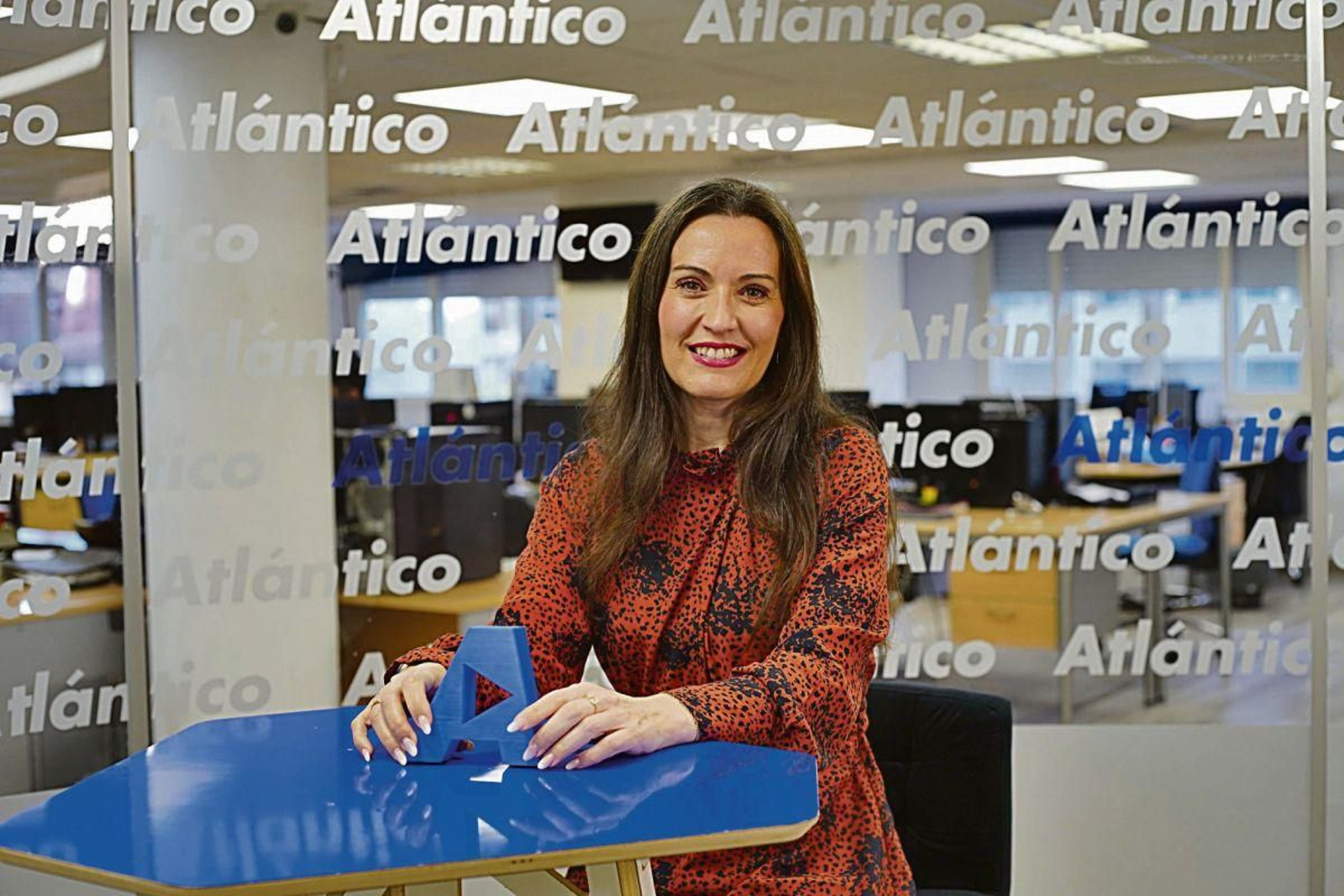 Mónica Seara en el set de Atlántico TV.
