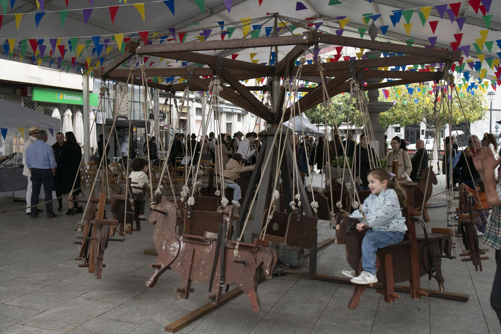 Galería | Xinzo de Limia viaja 50 años al pasado y celebra la 5ª Feira da Mozas