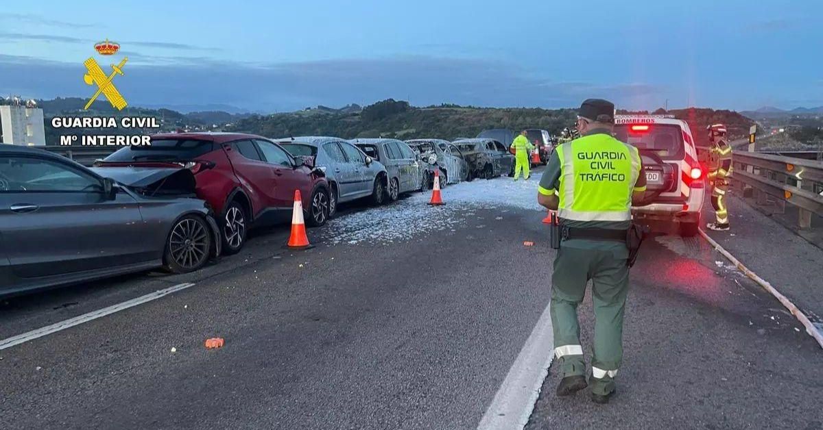 Video | Un accidente múltiple con doce vehículos, dos de ellos ardiendo ...