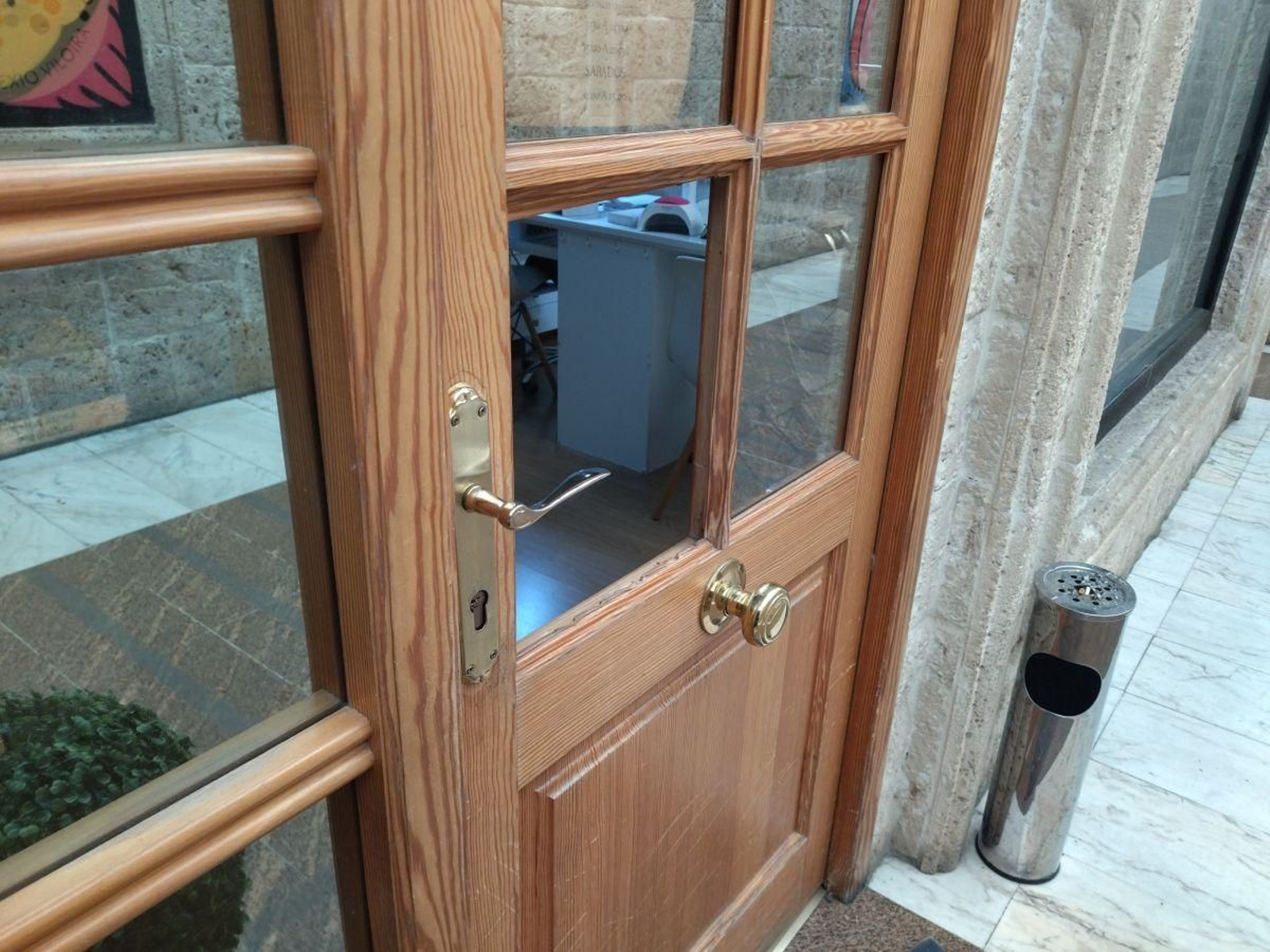 Lugar que ocupaba el cristal roto.