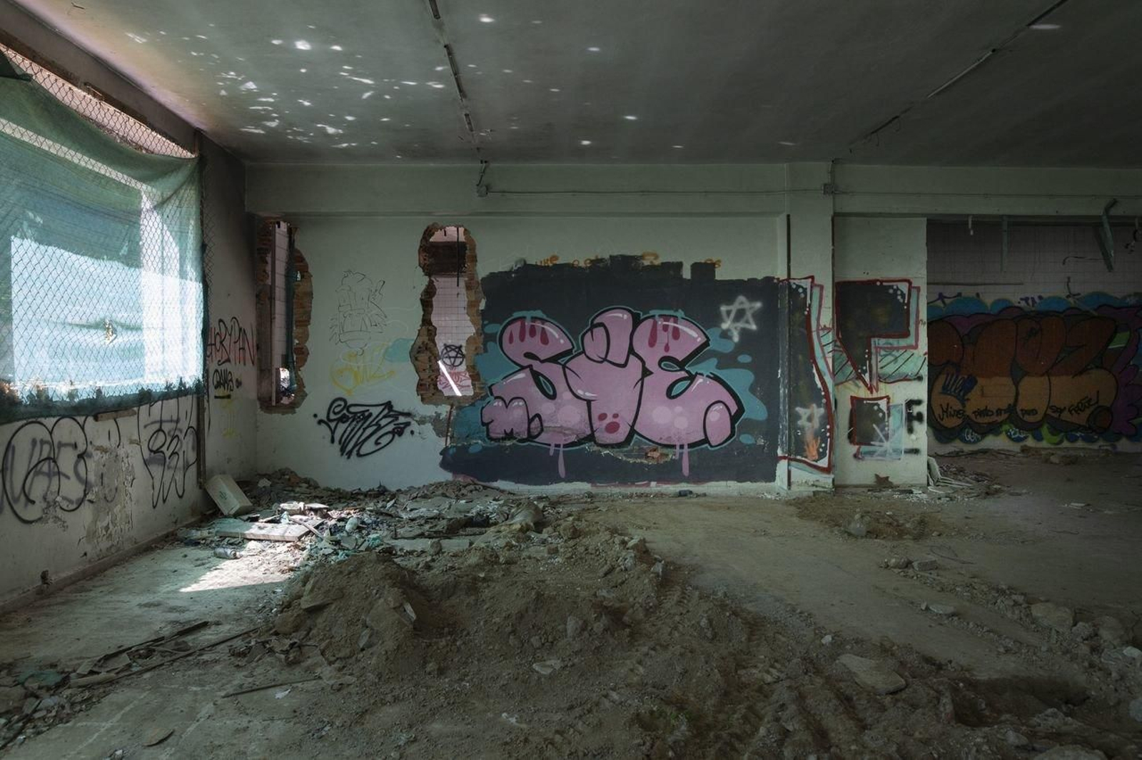 Otro de los espacios en ruinas del edificio