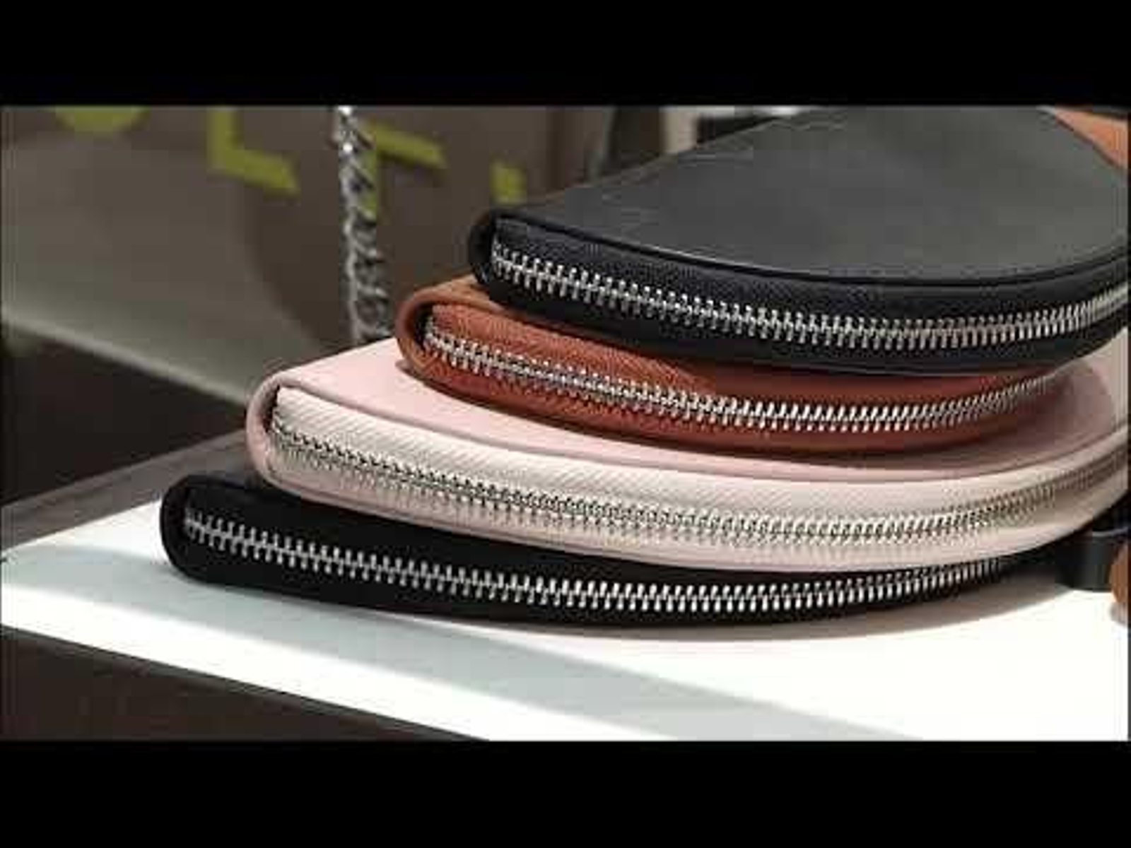 Adolfo Domínguez crece un 27 por ciento en ventas