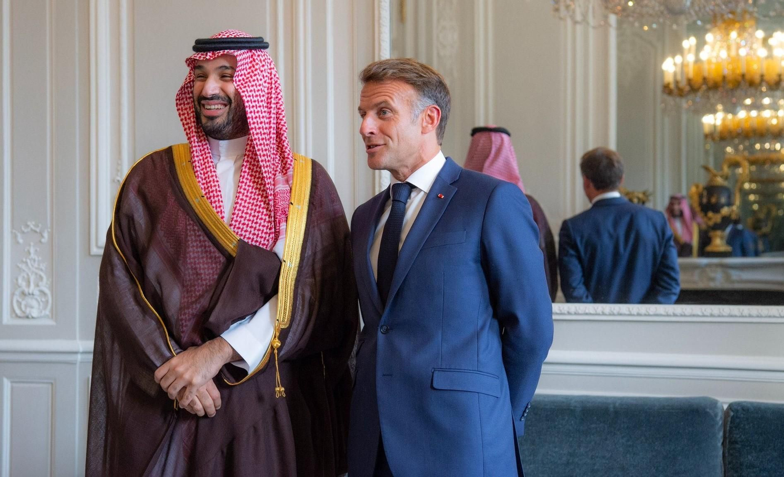 El príncipe heredero de Arabia Saudí, Mohammed bin Salman, y el presidente de Francia, Emmanuel Macron, en París