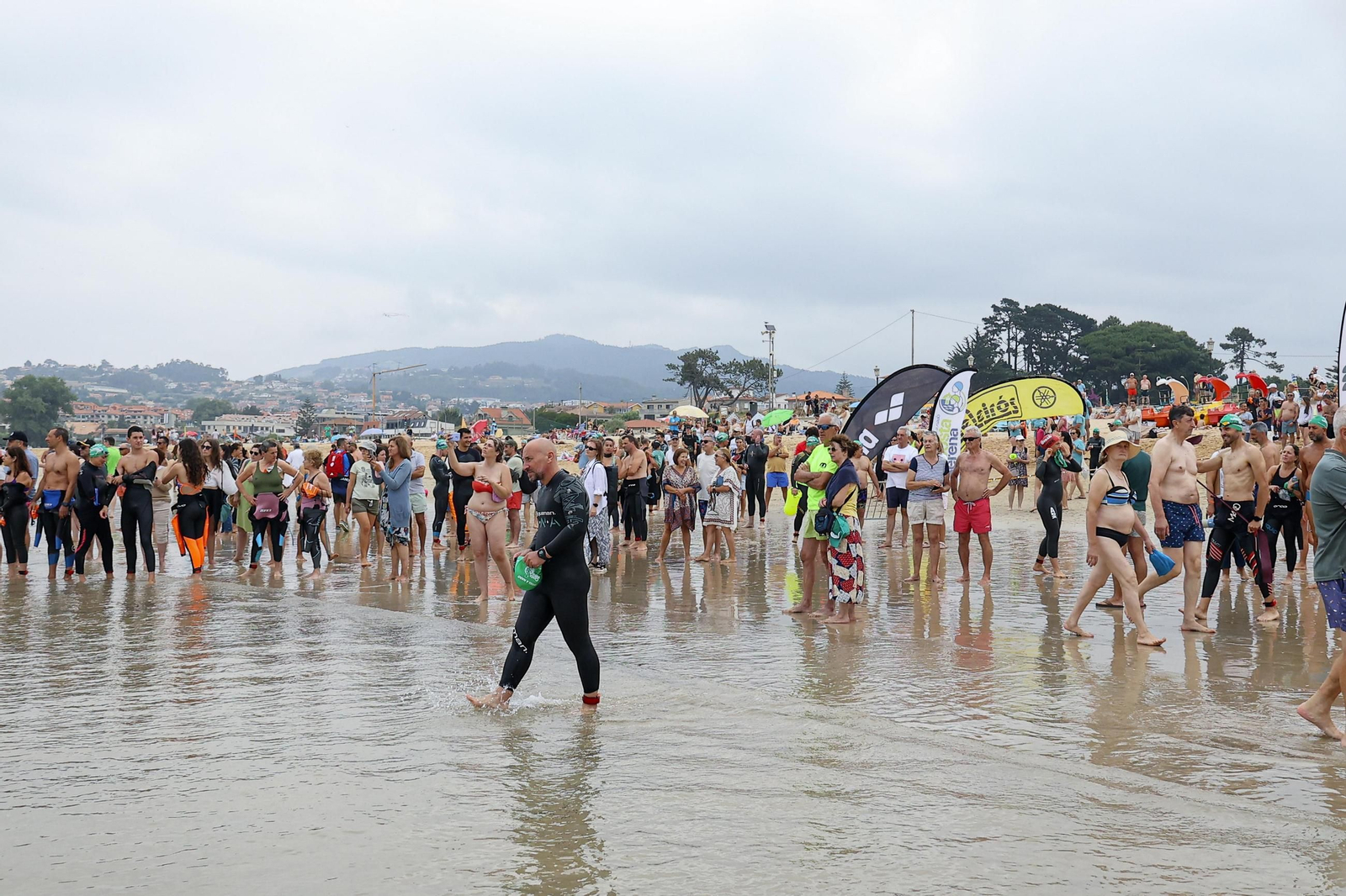 Galería | Centenares de nadadores se citan en Praia América para la Travesía a nado Costa Serena 2026