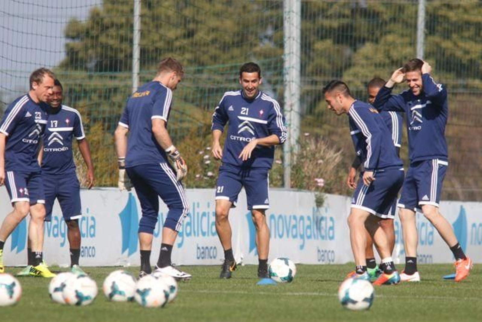 El riojano Íñigo López, durante el entrenamiento de ayer en A Madroa. (c)
