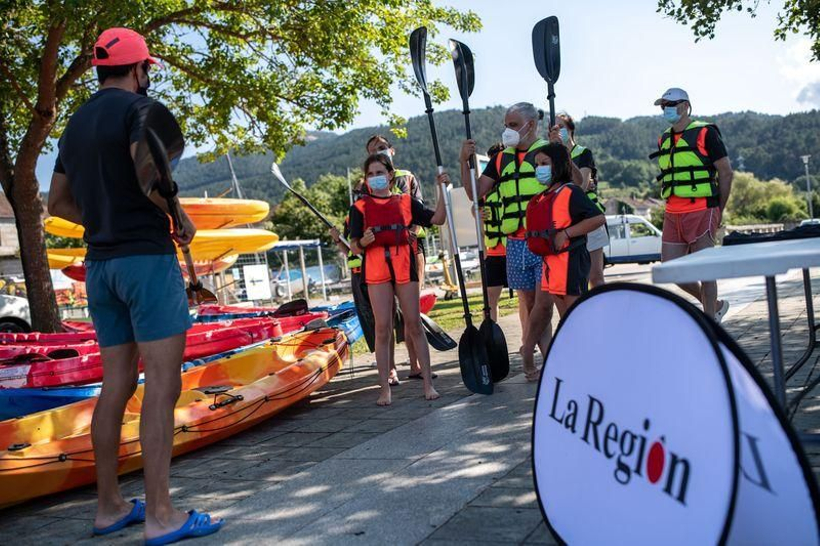 Jornada de piragüismo en Castrelo de Miño (ÓSCAR PINAL)