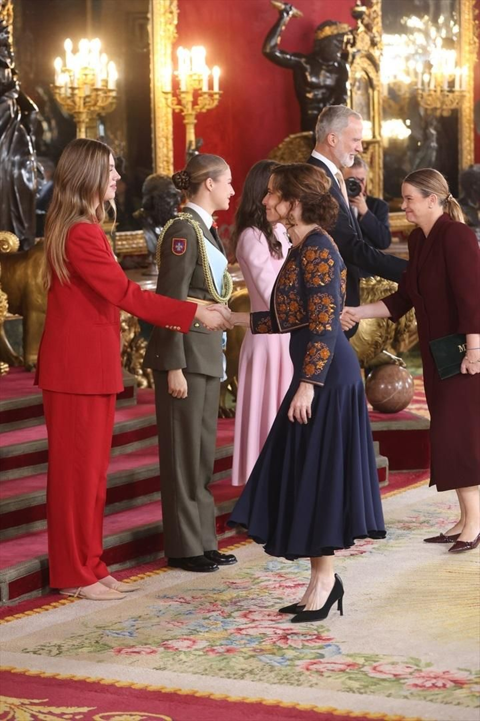 Galería | Los reyes, la princesa Leonor y la infanta Sofía presiden la recepción del 12 de octubre