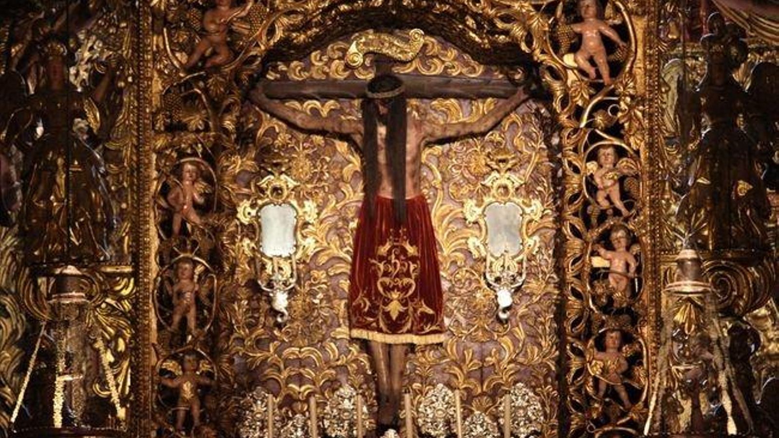 Ourense. 2-07-2015. Postales de verano, Santo Cristo, en la Catedral. José Paz