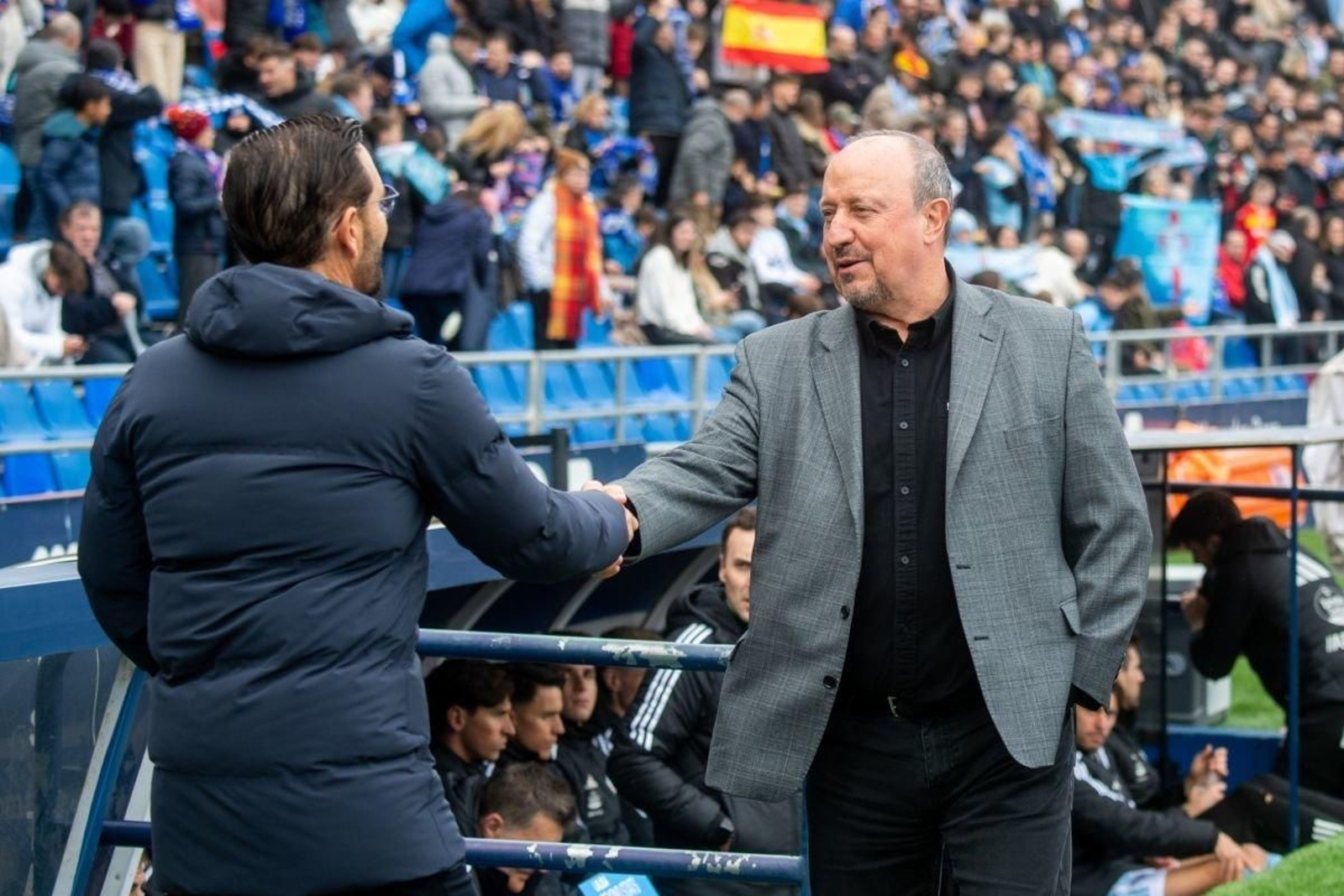 Rafa Benítez (d) saluda a José Bordalás antes del partido de ayer en el Coliseum de Getafe.