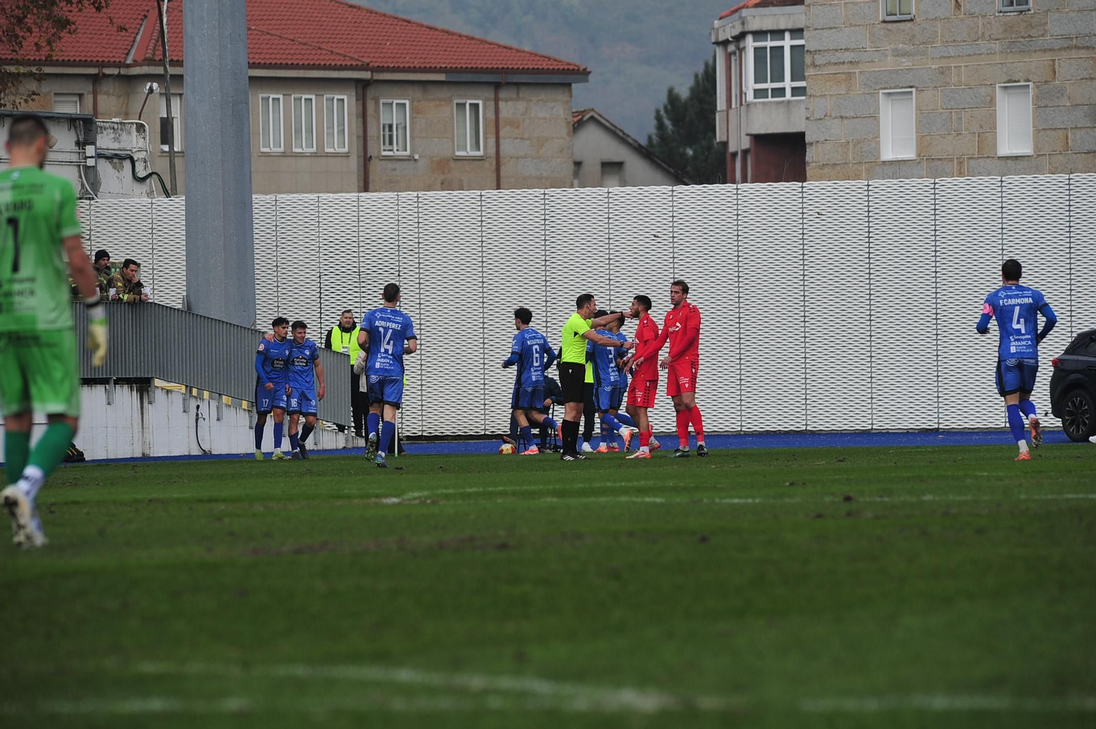 Galería | O Couto vive una nueva victoria del Ourense CF antes de la reforma del césped