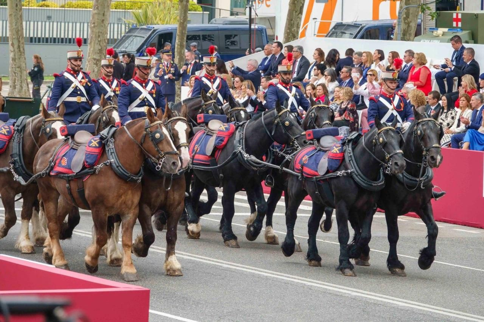 Galería | Las mejores imágenes del histórico Día de las Fuerzas Armadas en Vigo