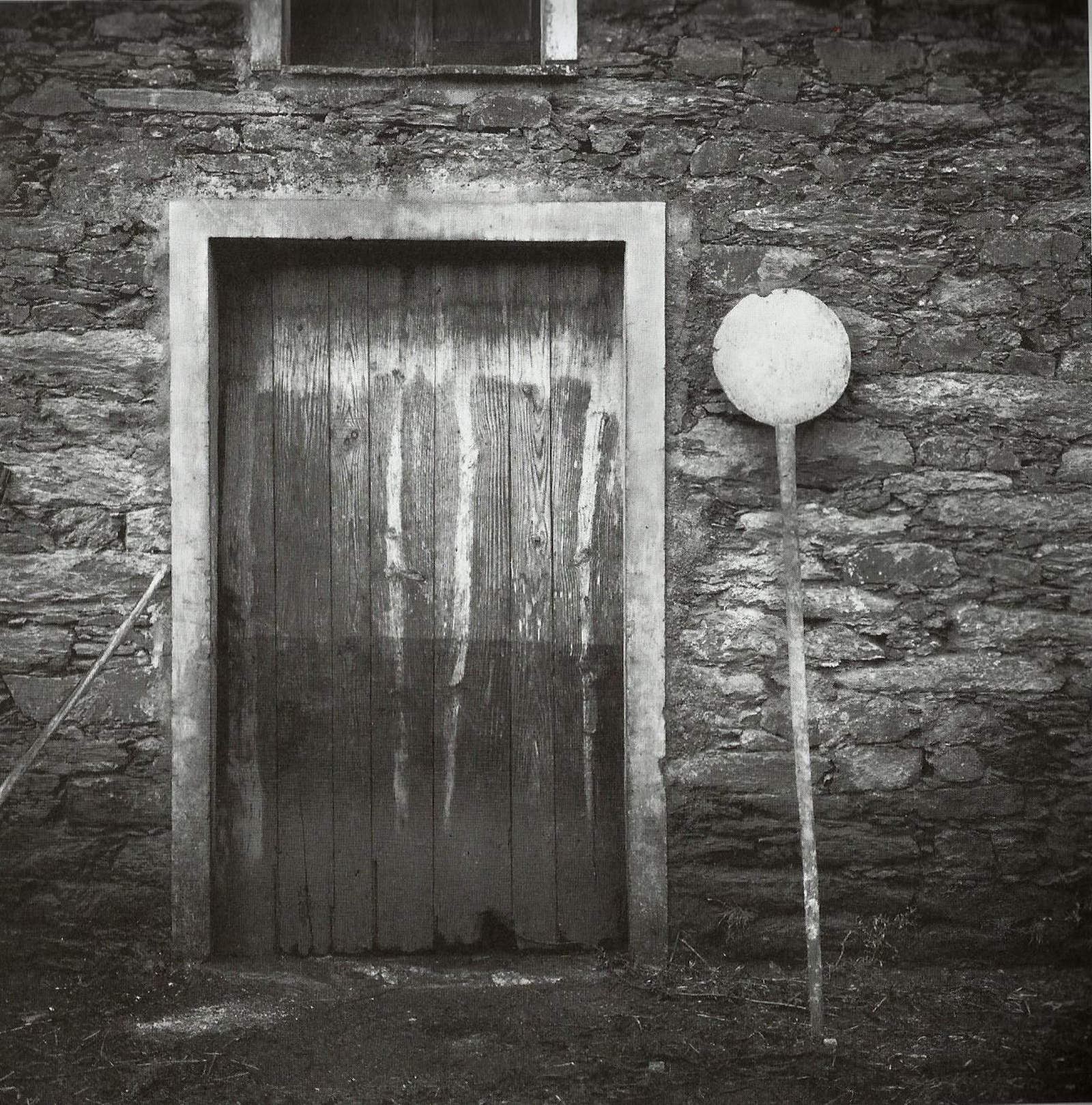 La pala de pan puesta fuera para proteger la casa.