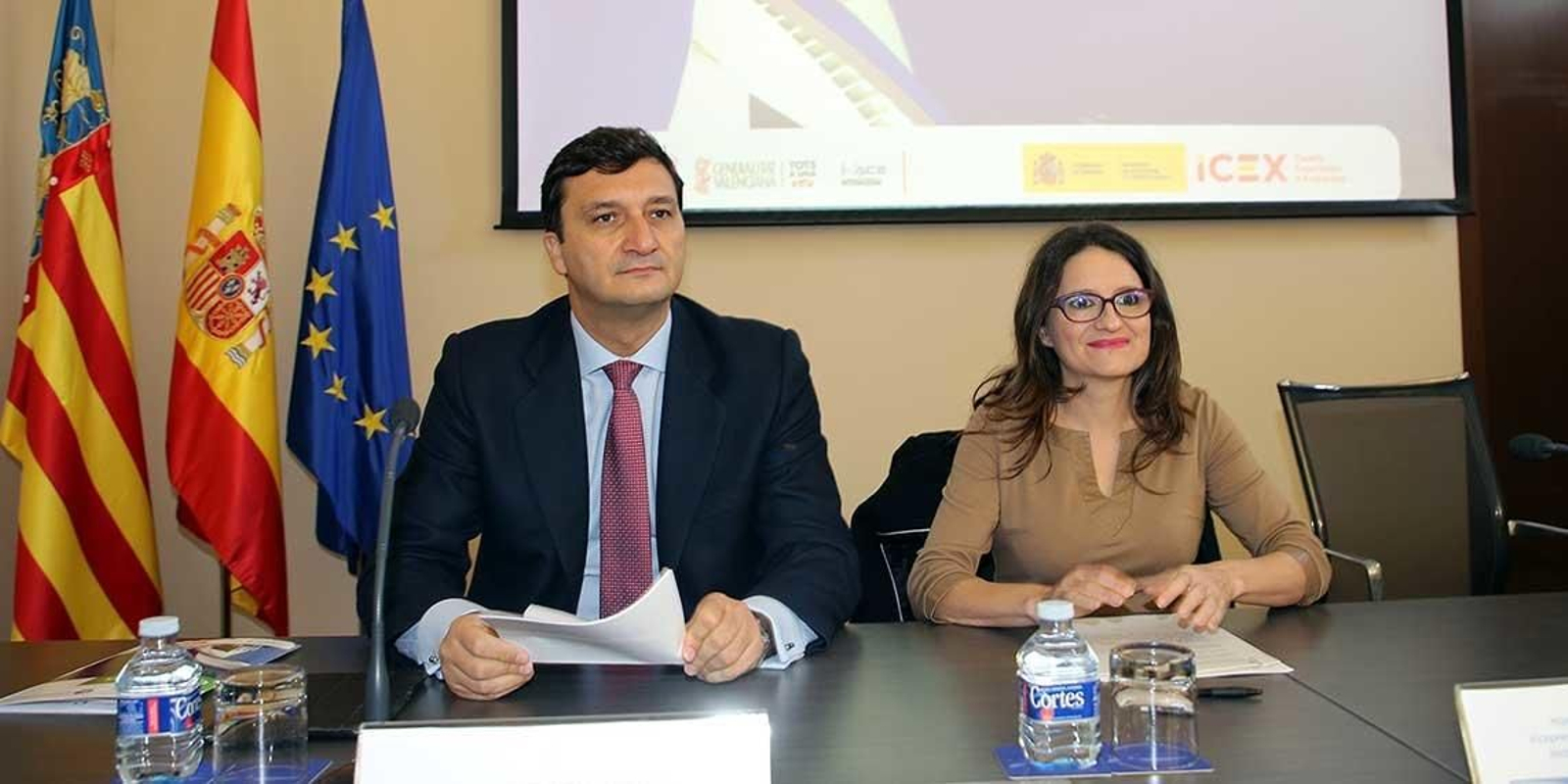 Francisco Javier Garzón, consejero delegado de ICEX España Exportación e Inversiones junto a Mónica Oltra, vicepresidenta y consellera de Igualdad y Políticas Inclusivas de la Generalitat Valenciana.