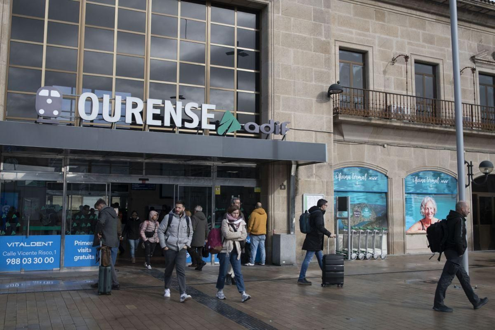 Pasajeros llegados a Ourense en la jornada de ayer