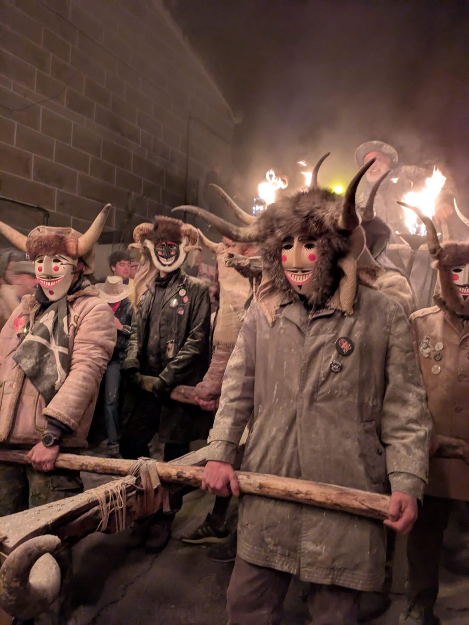 La Baixada da Marela atrae cada año a visitantes que buscan vivir un entroido auténtico, alejado de artificios.