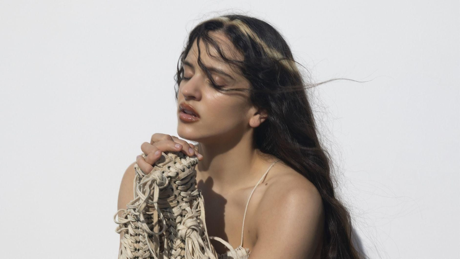 Rosalía anuncia gira mundial por Europa y América, con ocho conciertos en Madrid y Barcelona, para presentar Lux